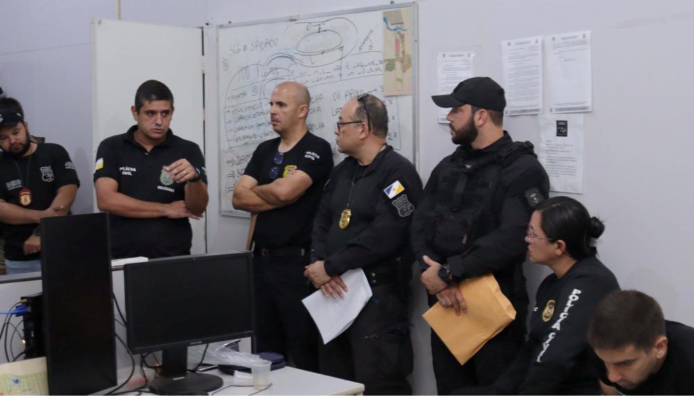 Delegado Afonso Lyra, diretor da Dracco, repassa os últimos detalhes da operação Pentágono