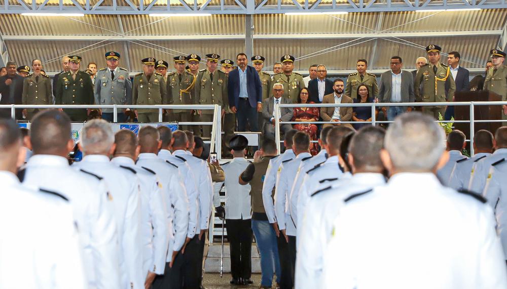 Governador Wanderlei Barbosa prestigia formatura de militares