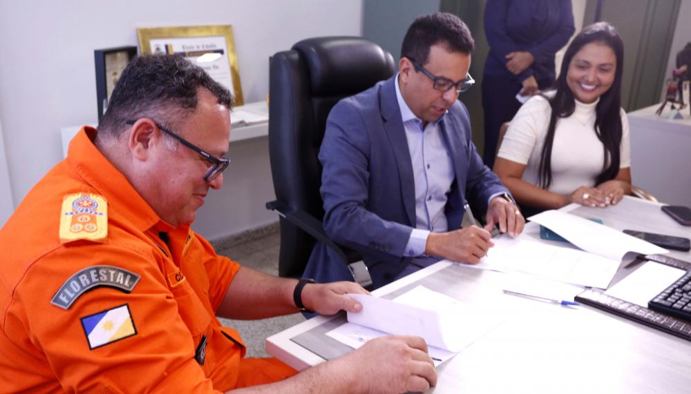 Educação e Corpo de Bombeiros assinam acordo de cooperação para novo modelo de ensino no Centro de Ensino Médio Santa Rita de Cássia, em Palmas