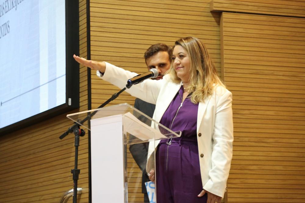 Representando todos os aprovados, a delegatária Alessandra Araújo de Sousa.