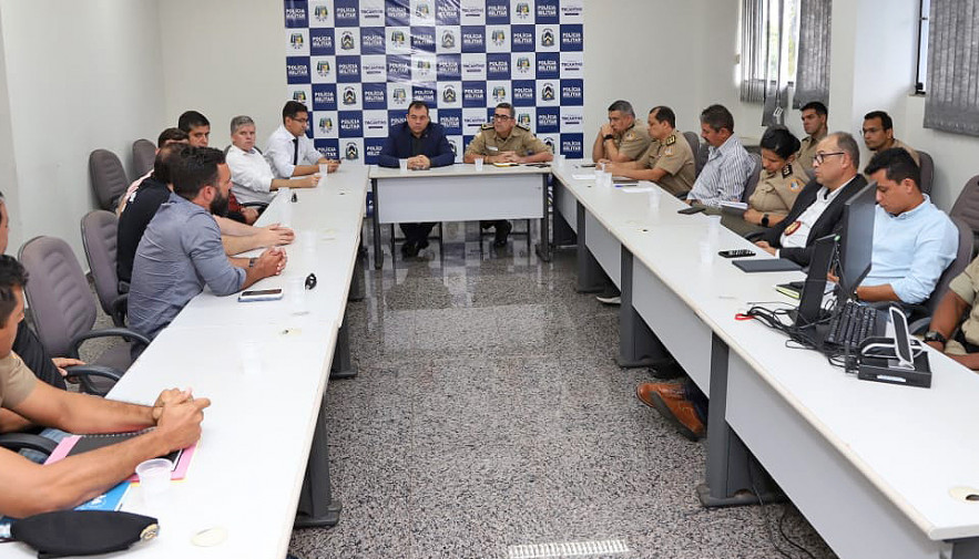 A reunião, formada por delegados de Polícia Civil e comandantes da Polícia Militar, destacou a importância do trabalho conjunto entre as polícias