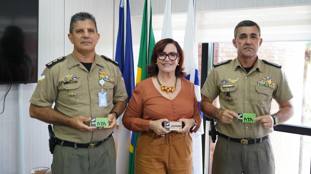 Presidente do TJ-TO entrega armamento para assessoria Militar.