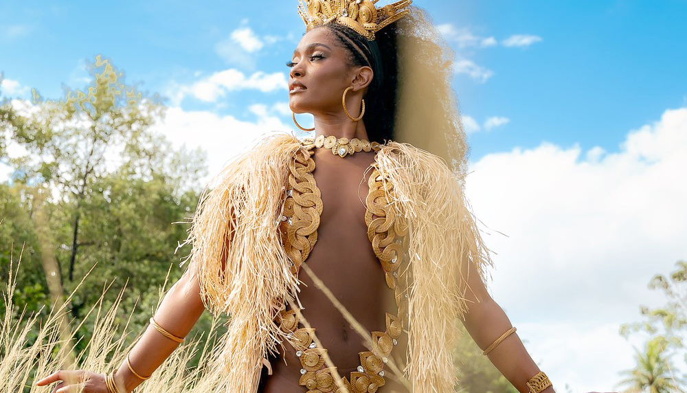 Atriz Érika Januza, rainha de bateria da escola de samba Unidos do Viradouro, no Rio de Janeiro.