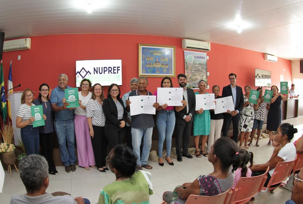 Lizarda realizou a 2ª etapa de entrega de títulos da regularização fundiária.