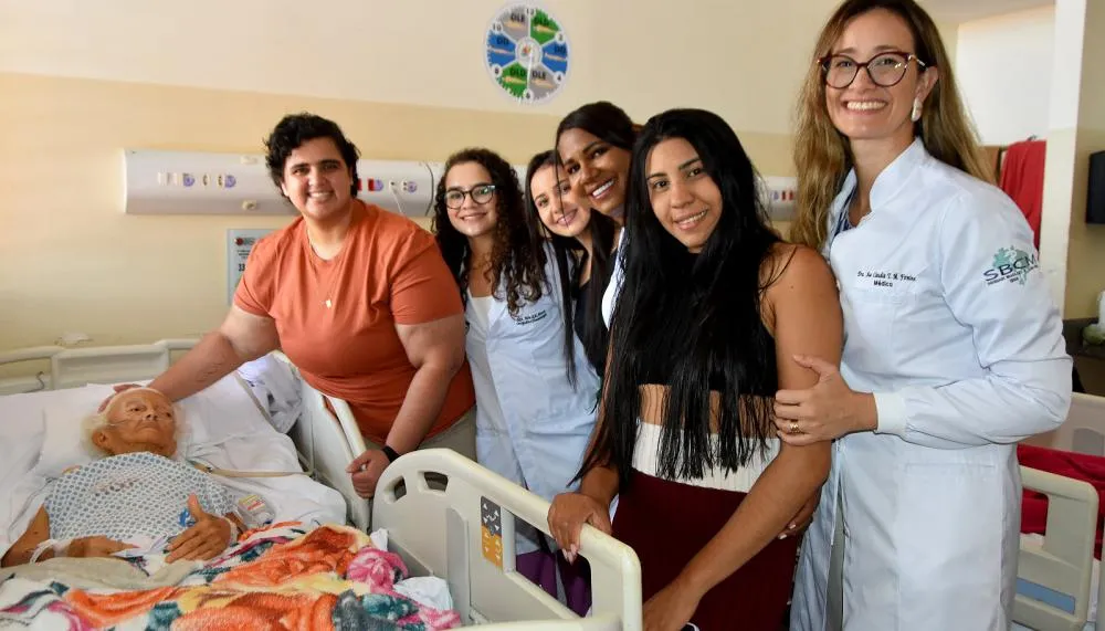 Procedimento de alta complexidade mobilizou profissionais da ortopedia, geriatria, anestesiologia, enfermagem e fisioterapia do Hospital Geral de Palmas
