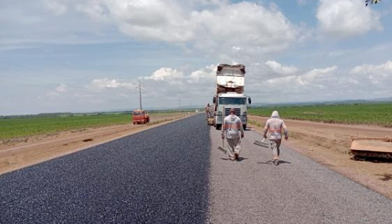 Obra está sendo executada sem prejudicar o tráfego da rodovia 