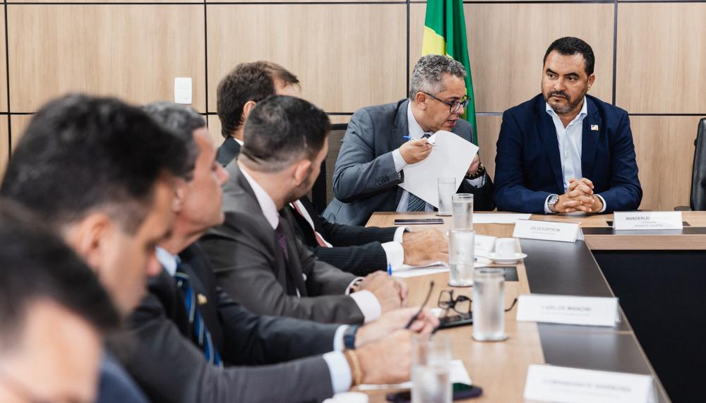 Governador, secretários e o ministro buscam soluções para os desafios aeroportuários no Tocantins -