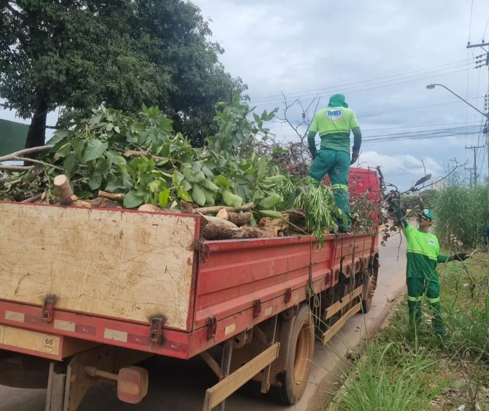 Ação conta com o apoio de seis caminhões para o recolhimento dos resíduos