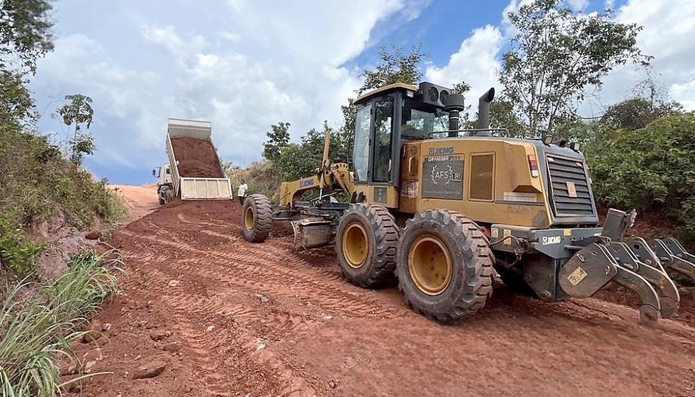 Trecho importante para o agronegócio e pecuária recebe manutenção constante durante o período do inverno amazônico 