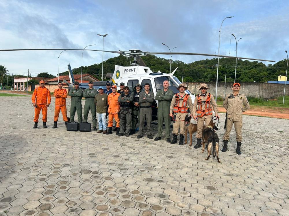Equipe recebeu o reforço de um helicóptero do Centro Integrado de Operações Aéreas do Mato Grosso