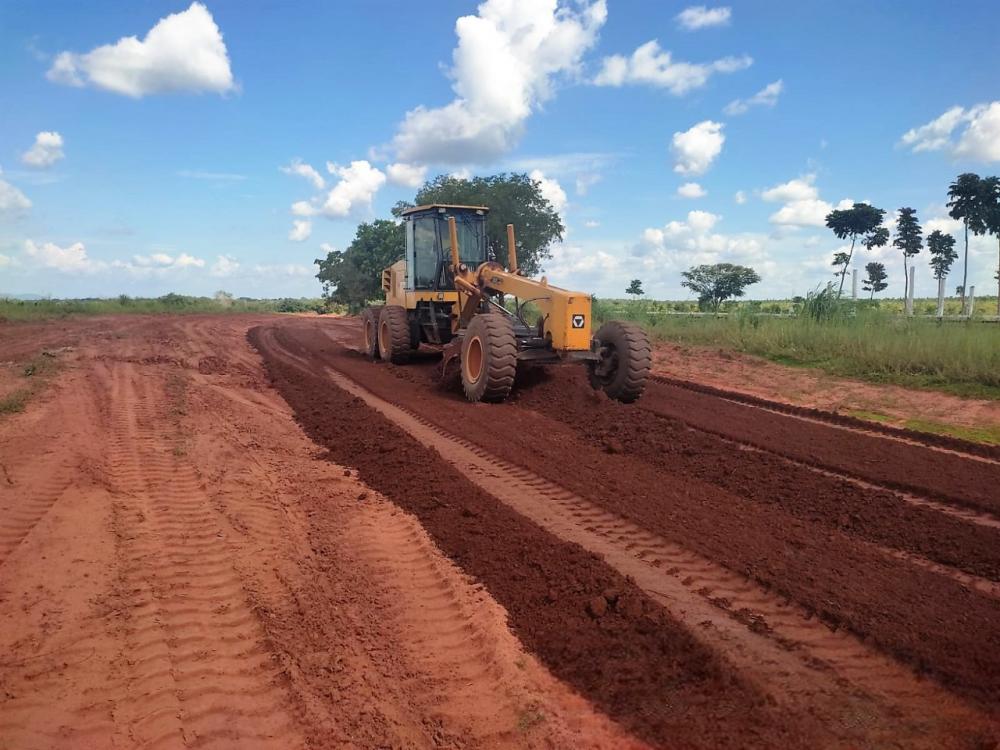 Dentre as melhorias estão sendo realizados levantamento do greide da estrada e erradicação de pontos críticos