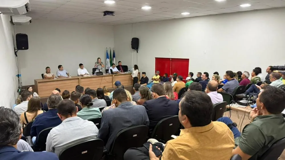 Projeto de aterro sanitário apresentado durante audiência pública contempla 14 municípios e deve beneficiar cerca de 120 mil habitantes 