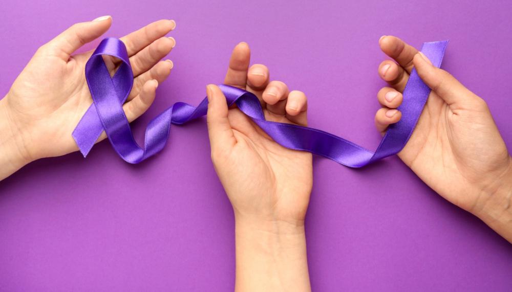 Fevereiro Roxo busca conscientizar sobre Alzheimer, lúpus e fibromialgia 