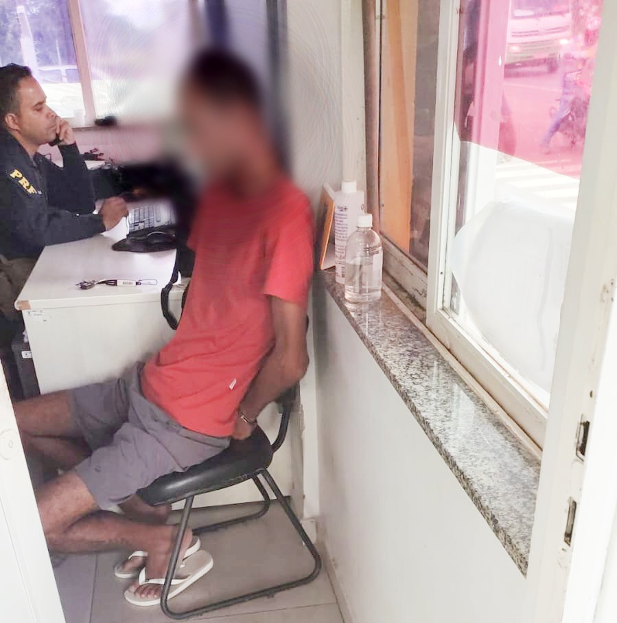 Homem de 39 anos estava foragido da justiça de Goiás - Foto: Divulgação/ PRF