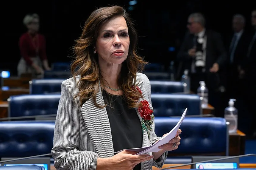 A senadora Professora Dorinha Seabra, durante a sessão que aprovou o piso.