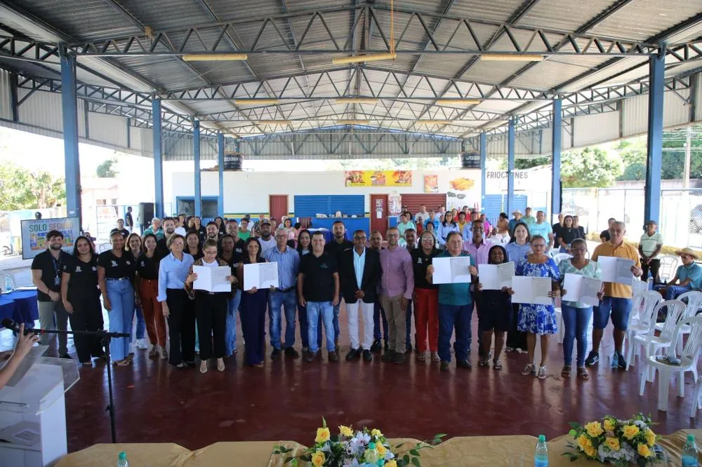 Governo do Tocantins entrega 465 títulos de propriedade em seis municípios do estado