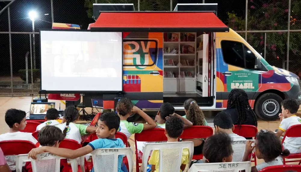 Participantes durante a programação do MovCEU, iniciativa da Secult que promove cultura, tecnologia e incentivo à leitura para municípios tocantinenses