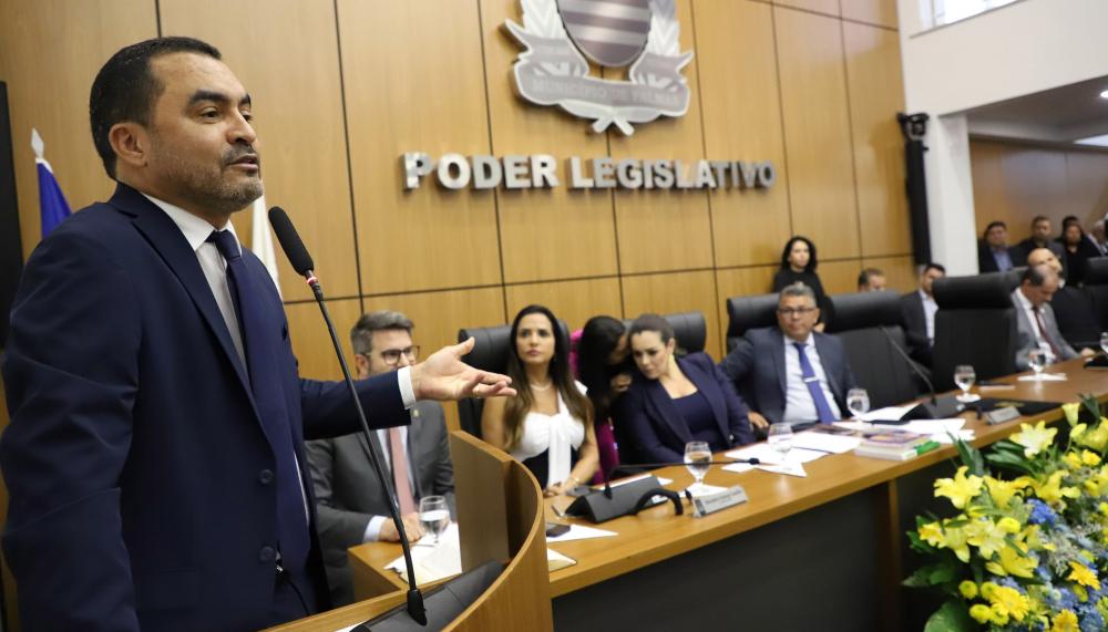 Governador anunciou projetos para beneficiar os palmenses durante sessão especial na Câmara Municipal