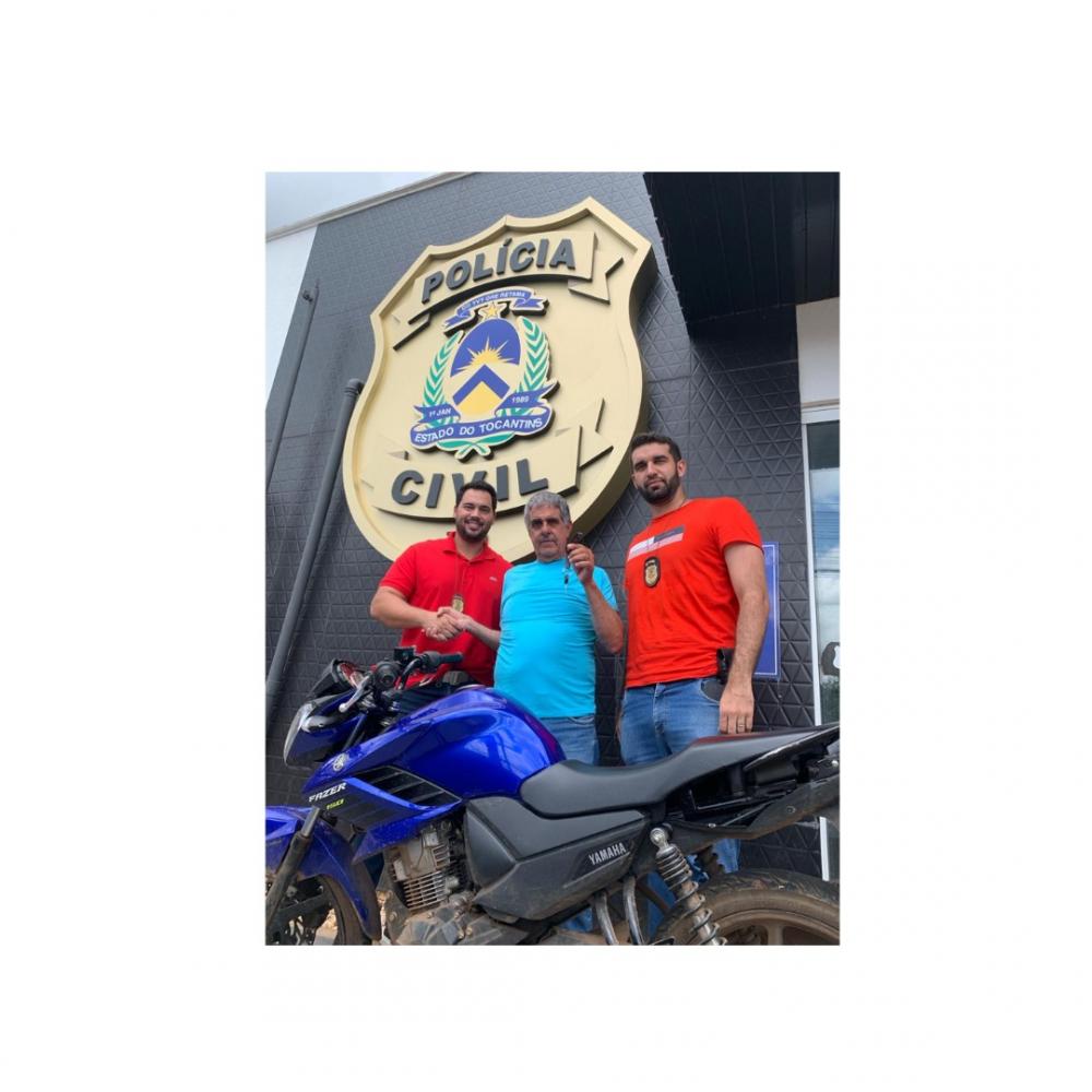Polícia Civil recupera e devolve motocicleta roubada ao seu verdaeiro proprietário
