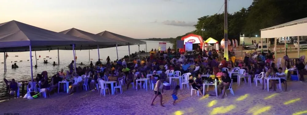Localizada no Distrito de Porto Franco do Araguaia, antiga sede do município, a praia fica às margens do Rio Araguaia