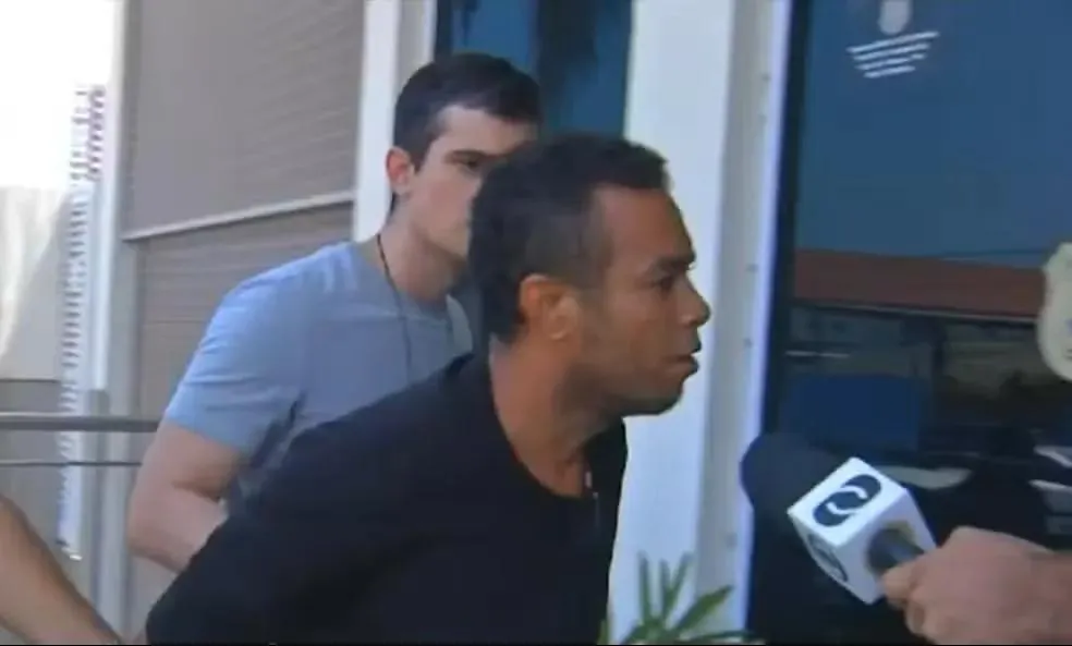 Momento da prisão do suspeito pela Polícia Civil — Foto: Reprodução/TV Anhanguera