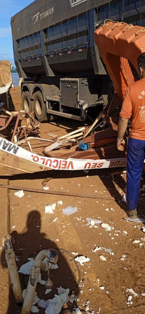 As vítimas foram socorridas pelos profissionais do Samu e do Corpo de Bombeiros.
