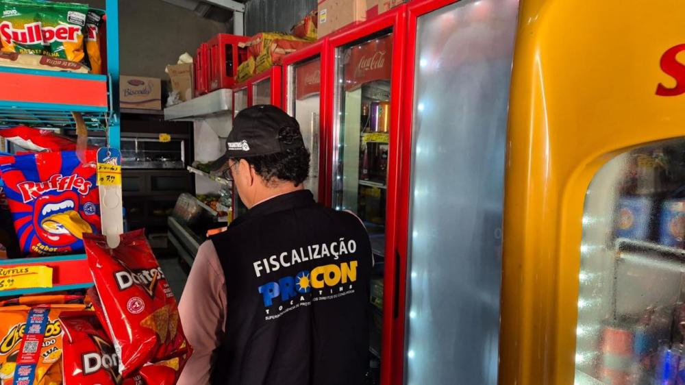 Fiscais do Procon Tocantins apreendem produtos vencidos em supermercado de Palmas
