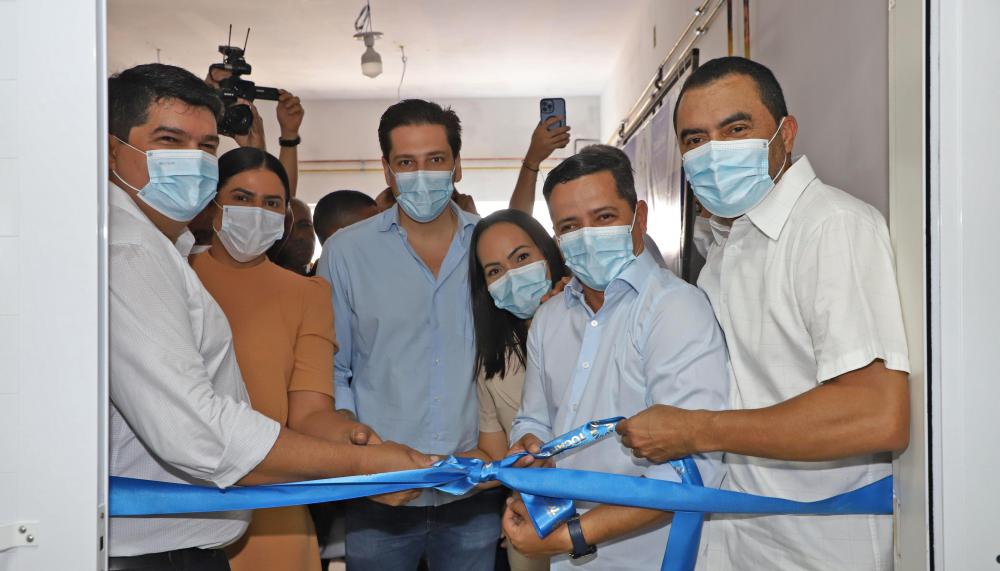 Wanderlei Barbosa entregou mais 18 leitos clínicos e um novo espaço para o serviço de hemodiálise no Hospital Regional de Araguaína (HRA).
