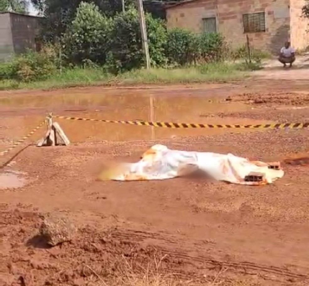 Foto circulada nas redes sociais locais momento que corpo foi encontrado.