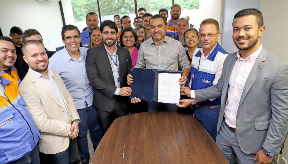 Governador Wanderlei Barbosa assina federalização da TO-020, trecho que liga Palmas a Aparecida do Rio Negro.