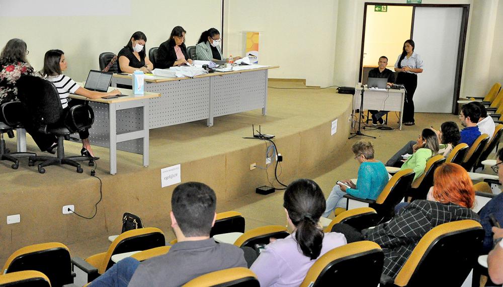 No procedimento licitatório, houve o credenciamento e o recebimento de proposta financeira e documentos de habilitação, que foram avaliados sob o critério de maior outorga fixa.