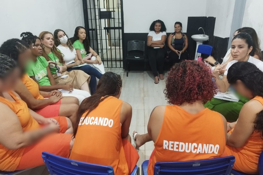 Detentas participaram de bate-papo e dinâmicas que focaram em um ambiente de fala e escuta.