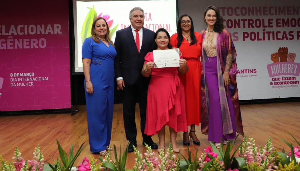 No evento, o governador em exercício Laurez Moreira; e a secretária de Estado da Mulher, Berenice Barbosa, certificaram Suzan de Sousa Milhomem como ouvidora da SecMulher.