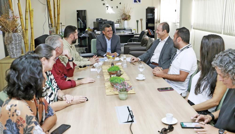 Em reunião, representantes do Naturatins e da UFT assinam Acordo de Cooperação Técnica.