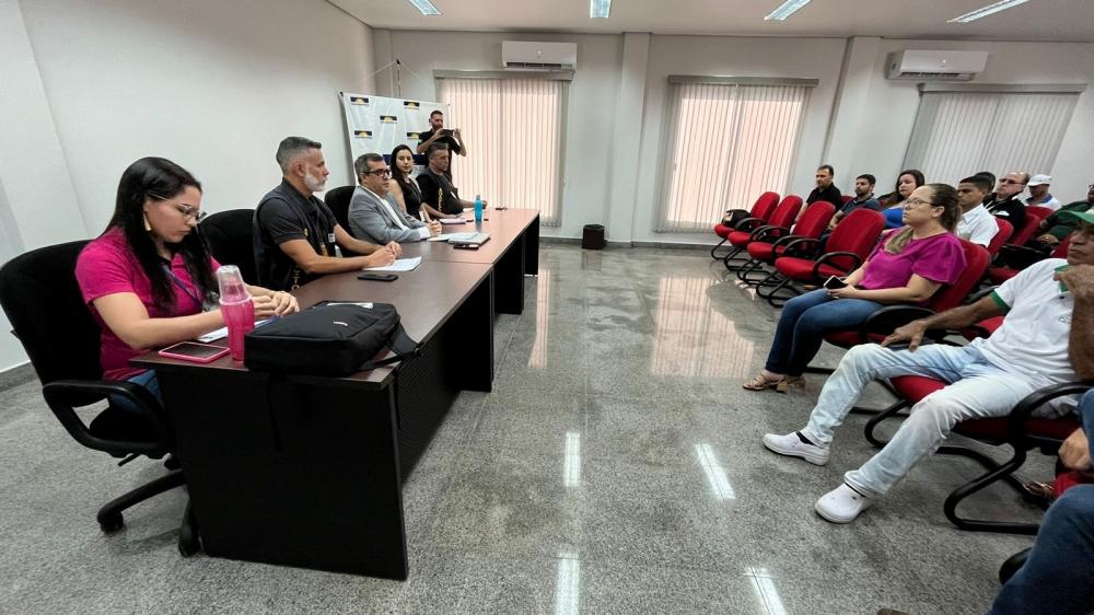 O promotor de Justiça Milton Quintana, titular da 3ª Promotoria de Justiça de Guaraí, promoveu a reunião. 