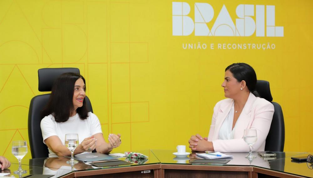 Segunda-dama do Brasil, Lu Alckmin, apresentou o projeto que já beneficiou mais de 100 mil pessoas à primeira-dama do Tocantins, Karynne Sotero