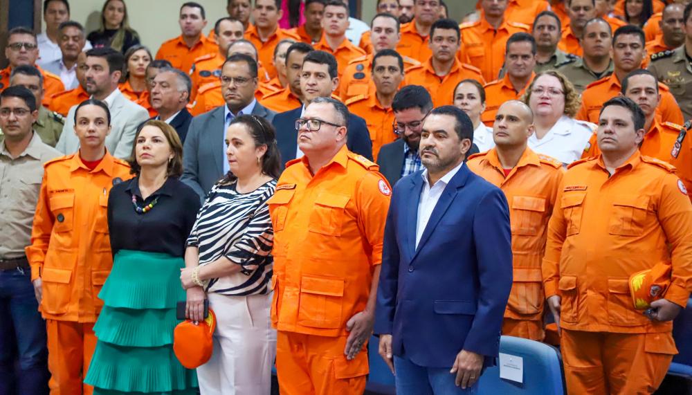 Governador Wanderlei Barbosa celebra o sucesso da formatura de 41 sargentos do Corpo de Bombeiros e cinco da PM.