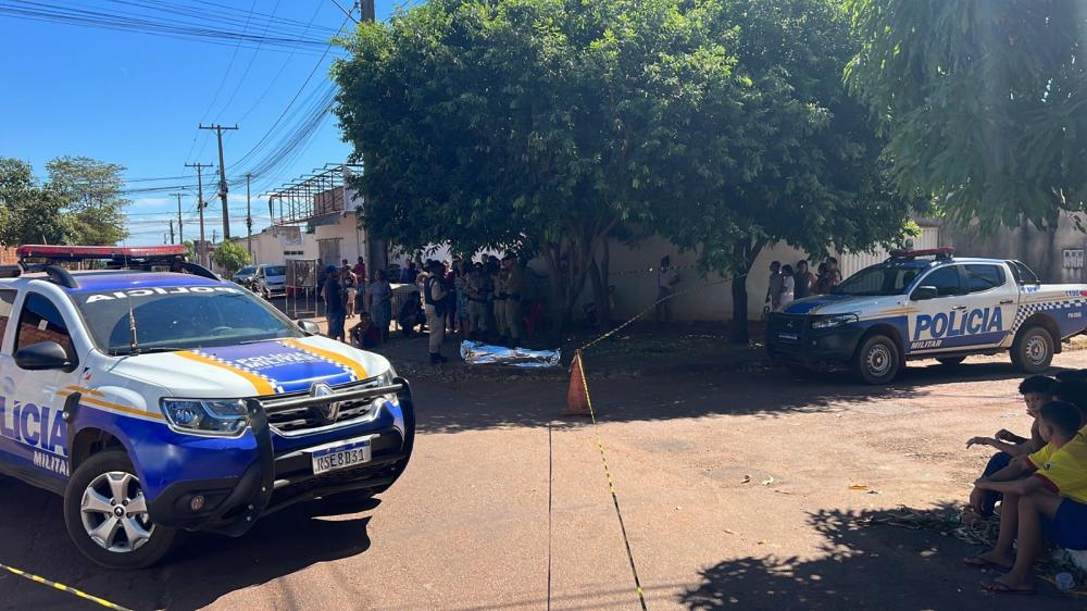 a vítima identificada como Matheus Martins de Souza de 17 anos foi surpreendido por dois indivíduos em uma motocicleta quando andava pela rua - Foto: Alessandro Ferreira/Agência Tocantins