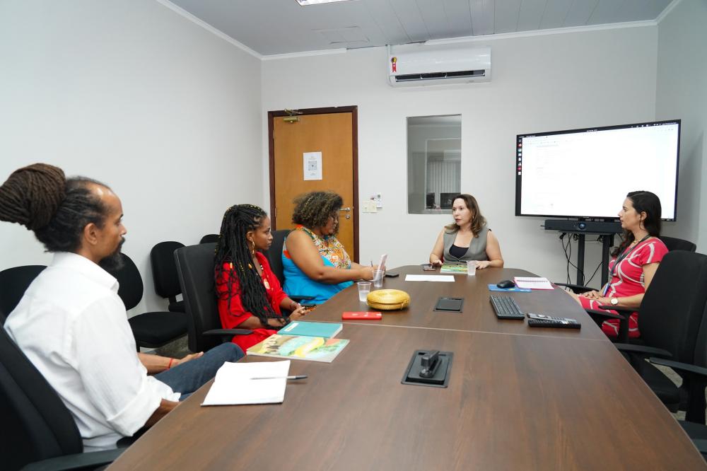 A coordenadora do Caoccid, promotora de Justiça Isabelle Figueiredo, recebeu os representantes.