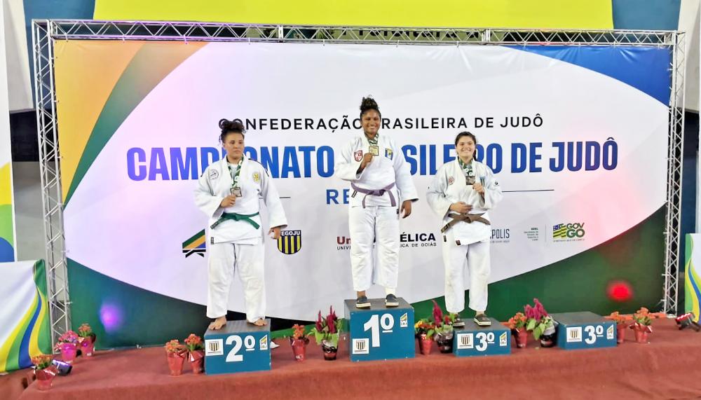 A judoca Eva Jheovana Morais, de Palmas, garantiu duas medalhas para o Tocantins em competição regional do Campeonato Brasileiro.