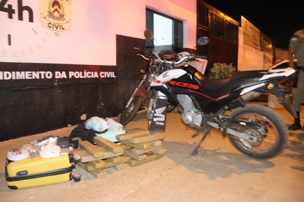 Drogas que abasteceriam pontos de comercialização em Palmas foram apreendidas em ação da PM, motocicleta com registro de furto/roubo foi recuperada – Foto: Alessandro Ferreira / Agência Tocantins