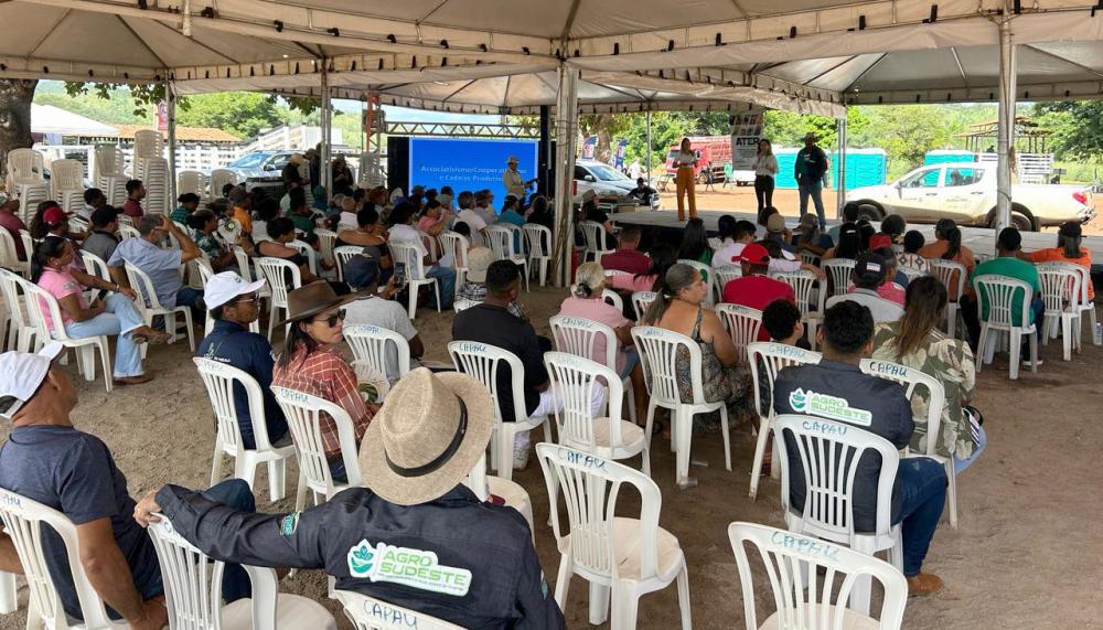 Abertura do Seminário de Associativismo e Cooperativismo para produtores rurais durante a 8ª Agrosudeste.