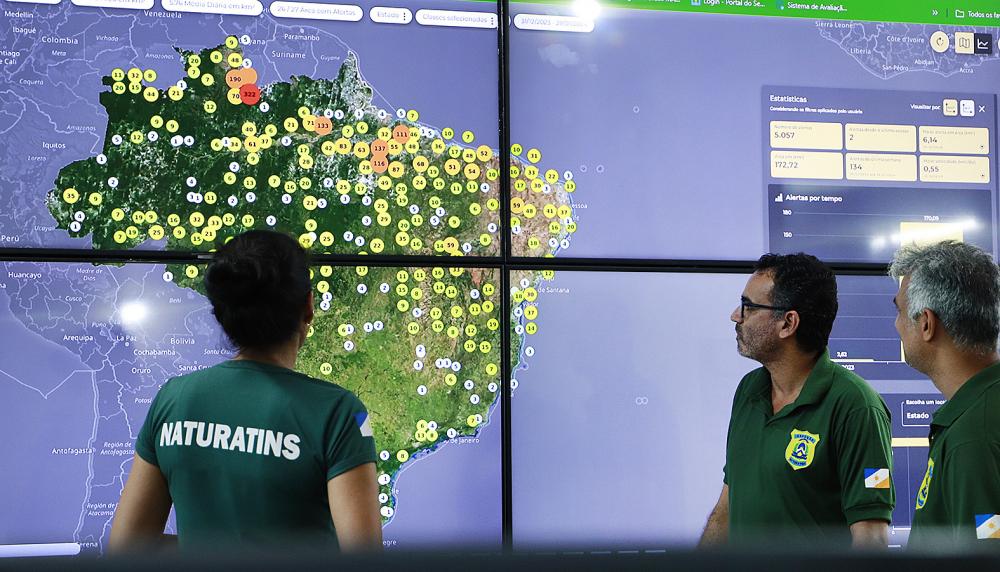 Servidores avaliam diariamente alertas emitidos por meio da plataforma Brasil Mais