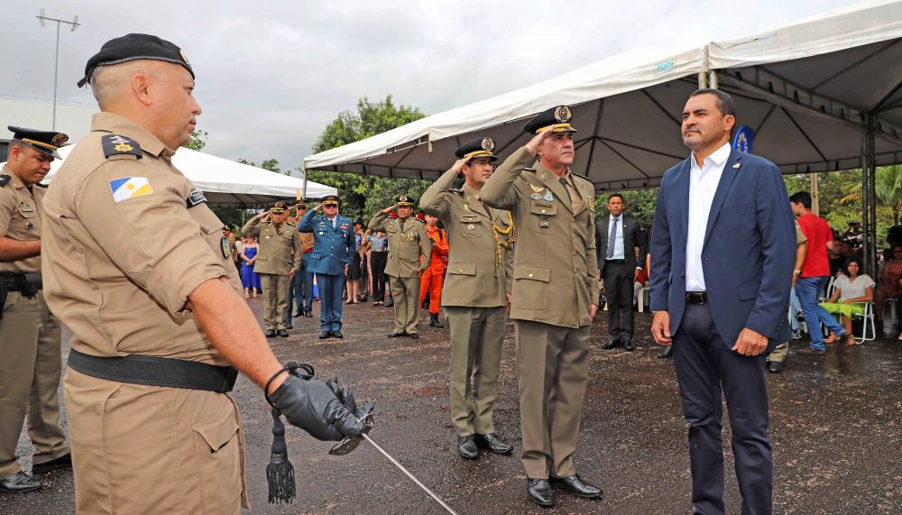 Governador Wanderlei Barbosa conduz solenidade que marca a promoção e o reconhecimento dos policiais militares tocantinenses.