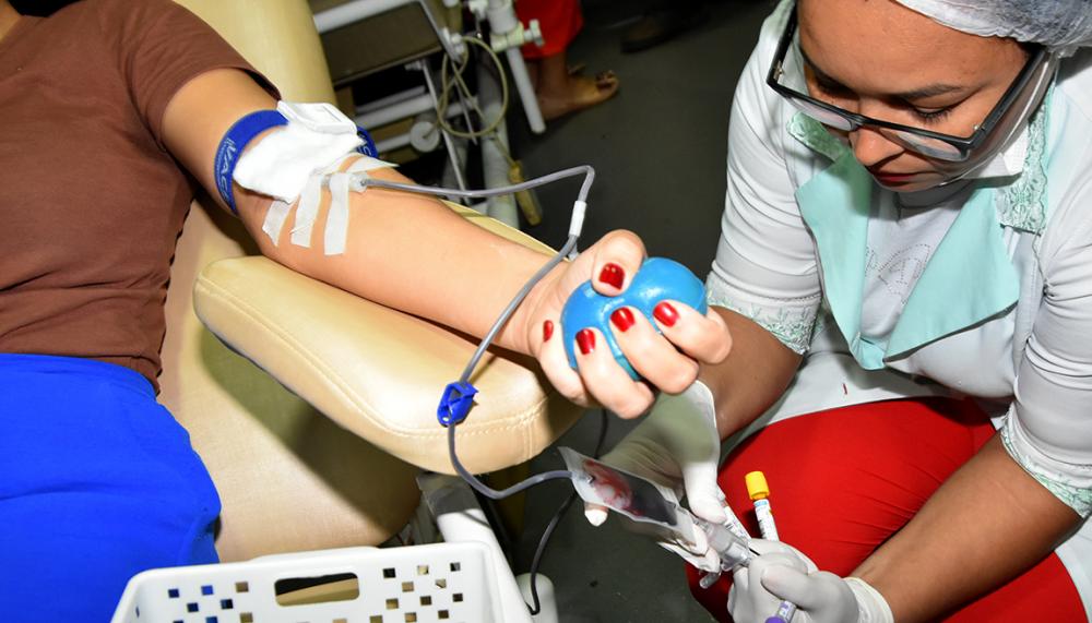 Hemocentro convoca doadores de todos os tipos para doar sangue, principalmente os do tipo sanguíneo O negativo