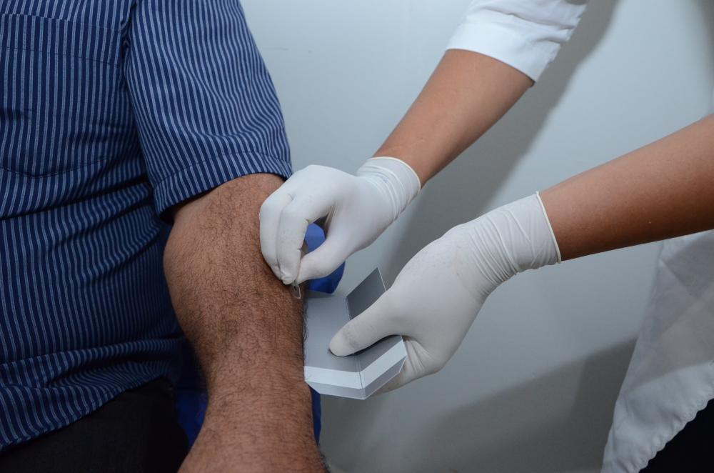 Exame toxicológico é feito para detectar quaisquer substâncias psicoativas que possam alterar a capacidade psicomotora do condutor