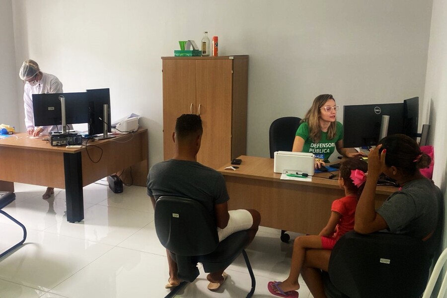 Defensora pública Flávia Hardt fez os atendimentos durante o mutirão.