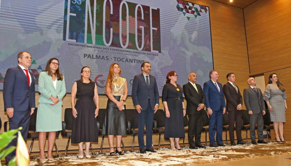 Governador Wanderlei Barbosa e corregedores de justiça durante a abertura do 93º Encontro Nacional de Corregedores da Justiça e 5º Fórum Fundiário Nacional, no auditório do Tribunal de Justiça, em Palmas.