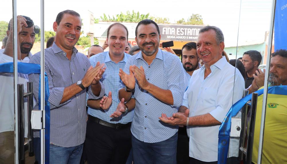 O governador do Tocantins, Wanderlei Barbosa, inaugurou nesta quinta-feira, 25, uma unidade do Sistema Nacional de Empregos (Sine) no distrito de Porto Nacional