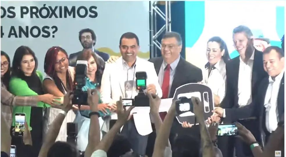 Ministro fazendo entrega de veículos para o governo do Tocantins — Foto: Ministério da Justiça/Reprodução